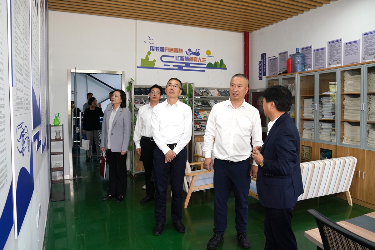 20241009市國(guó)資委黨委書(shū)記、主任陳文榮調(diào)研嘉興市交通學(xué)校，右起吳曉斌、陳文榮、柏衛(wèi)東、朱建華、李利（李阿梅 攝）.jpg