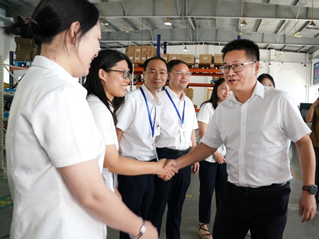 【20240906】集團領導慰問交通學校教師，何宇?。ㄓ乙唬ɡ畎⒚窋z）.jpg